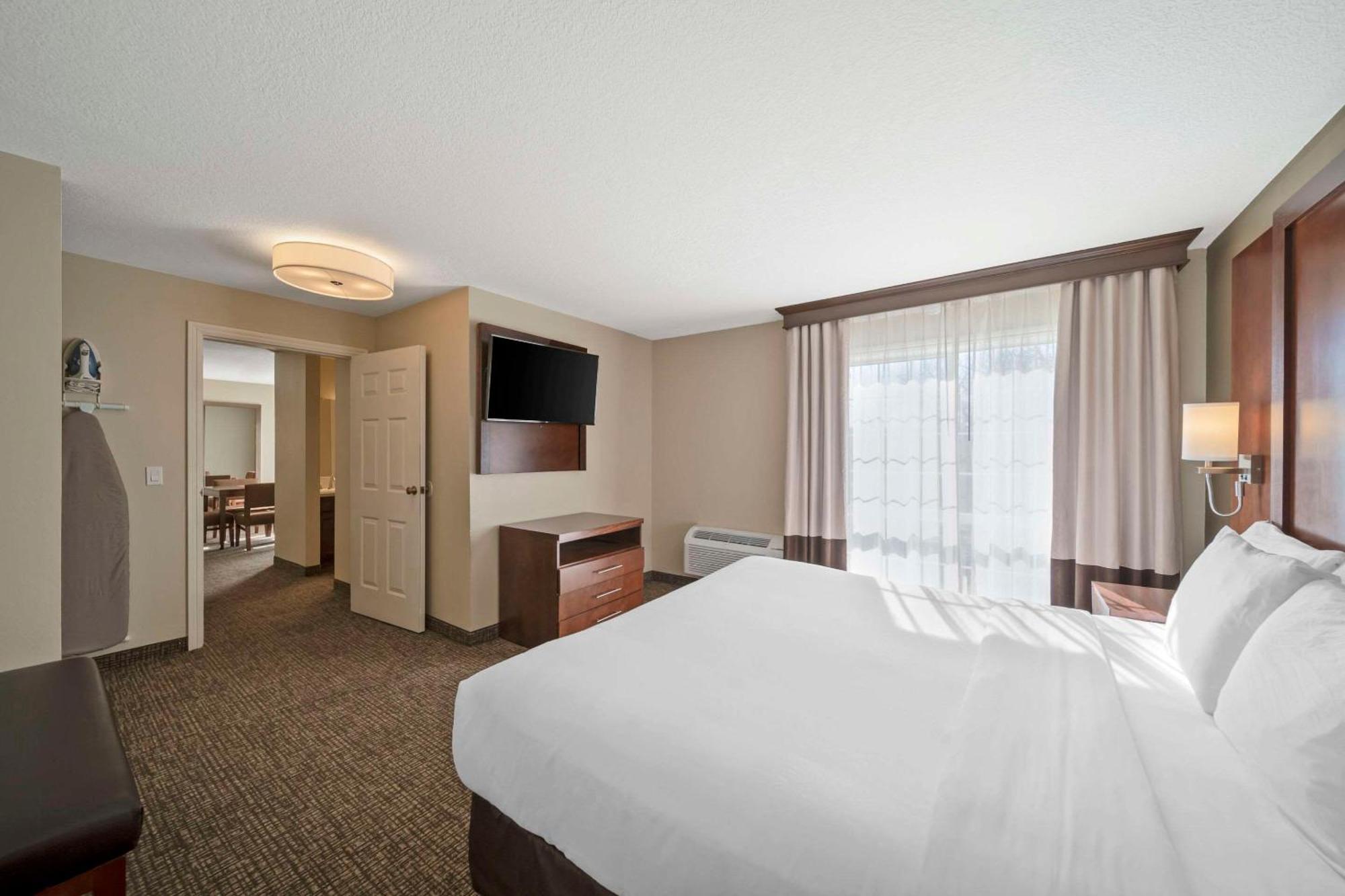 คอมฟอร์ต สวีท เรด บลัฟฟ์ เนียร์ ไอ-5 Hotel ภายนอก รูปภาพ