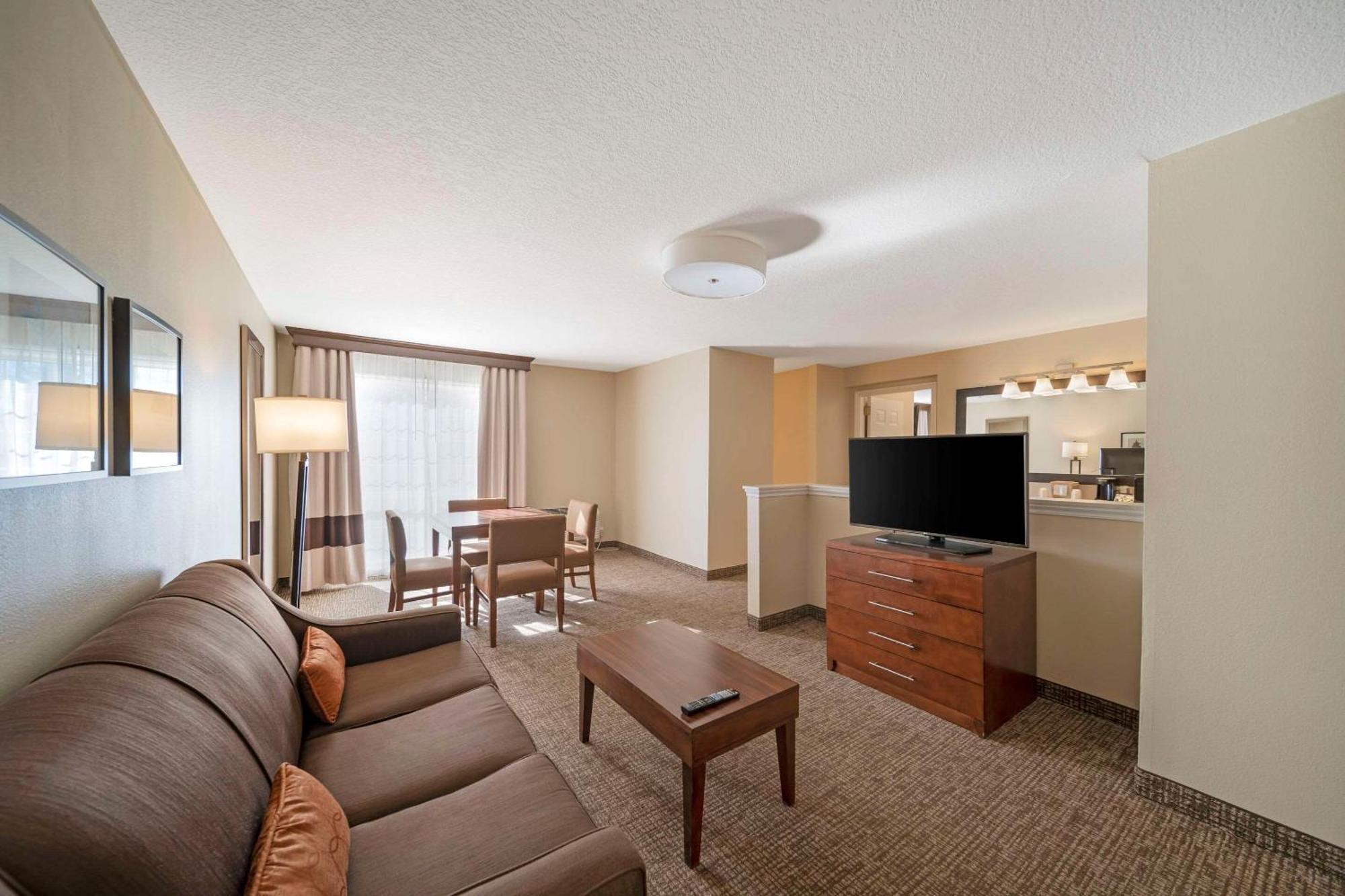 คอมฟอร์ต สวีท เรด บลัฟฟ์ เนียร์ ไอ-5 Hotel ภายนอก รูปภาพ