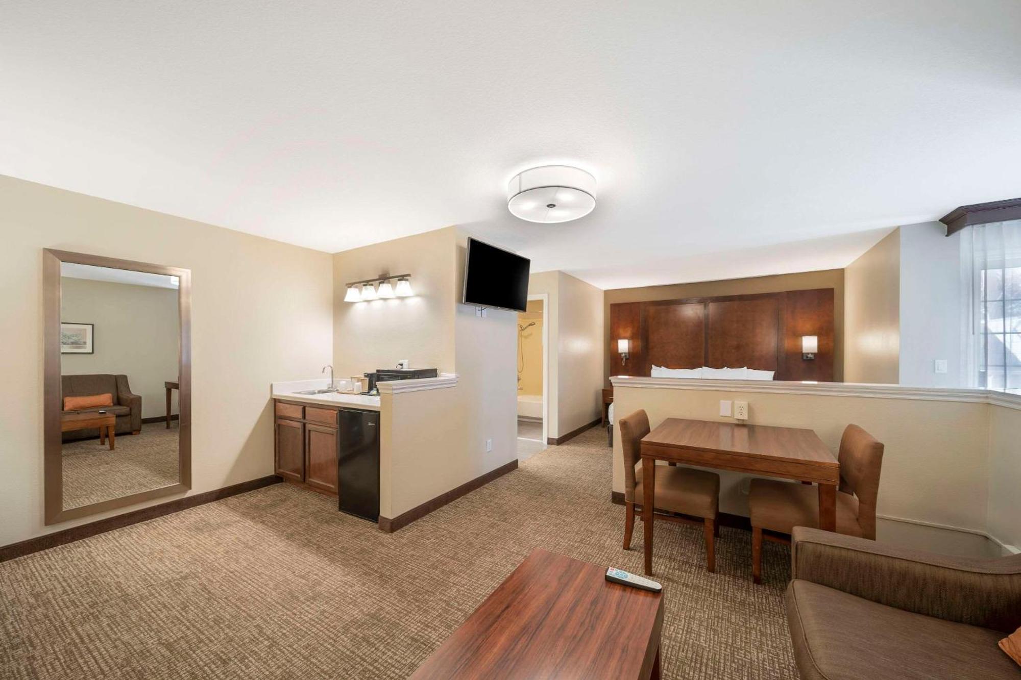คอมฟอร์ต สวีท เรด บลัฟฟ์ เนียร์ ไอ-5 Hotel ภายนอก รูปภาพ