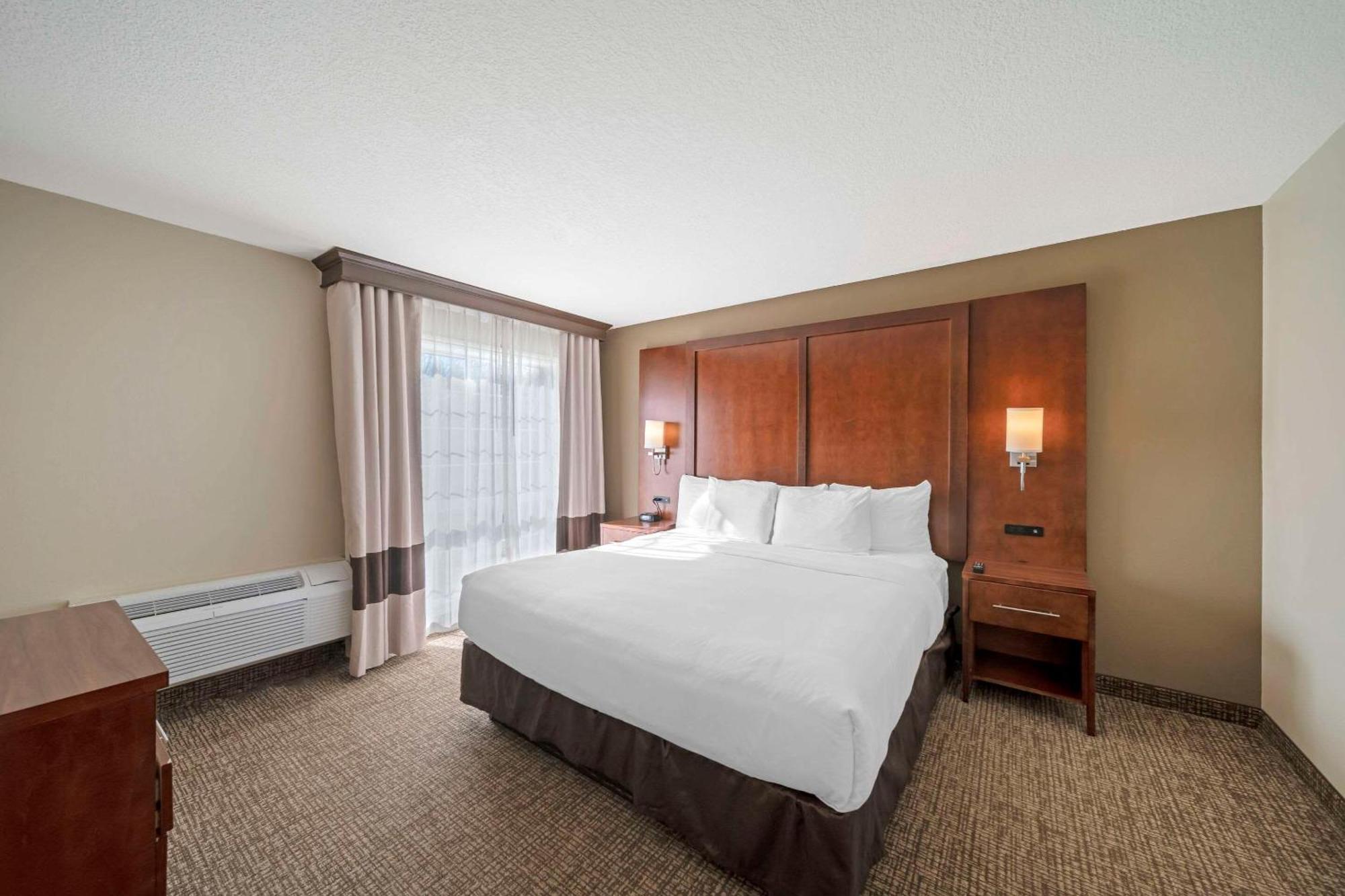 คอมฟอร์ต สวีท เรด บลัฟฟ์ เนียร์ ไอ-5 Hotel ภายนอก รูปภาพ